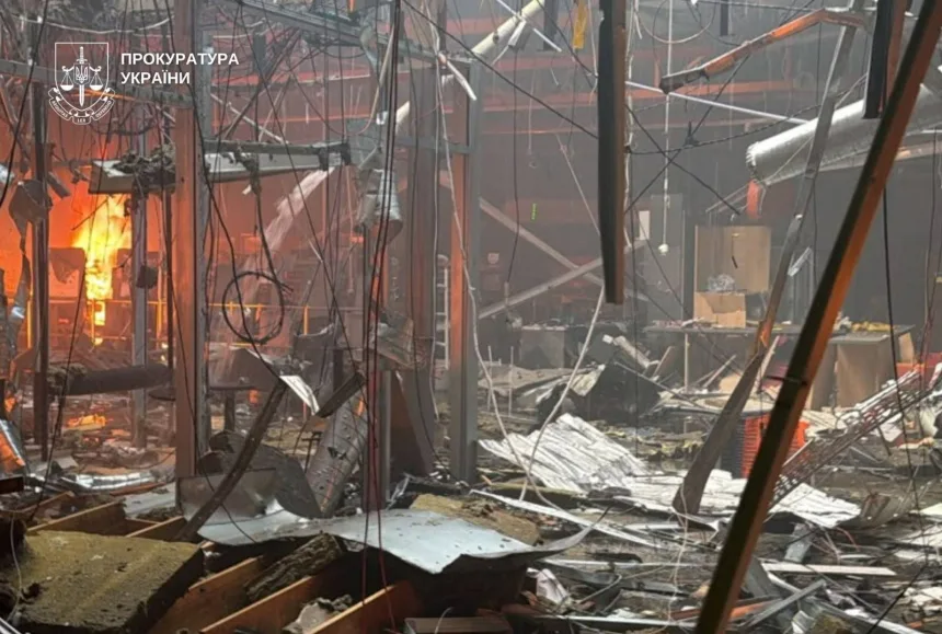 At least 15 killed and over 100 wounded in Russian ‘double-tap’ strike on a Ukrainian shopping center